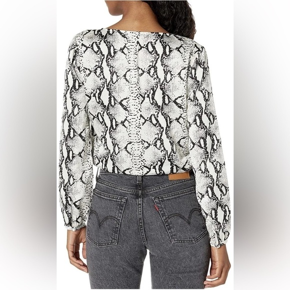 NWT BB Dakota Animal Print Satin Long Sleeve Cross Front Bodysuit Size Small - Picture 3 of 14